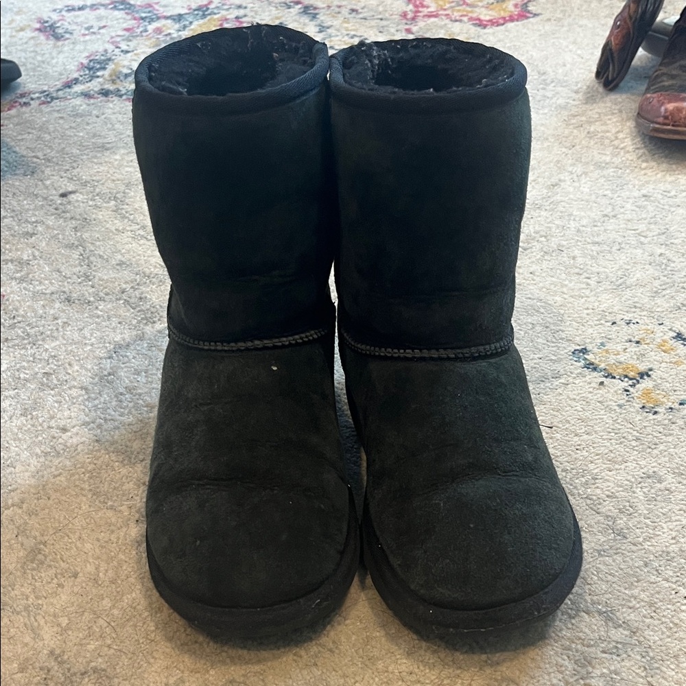 UGG women’s classic short ll